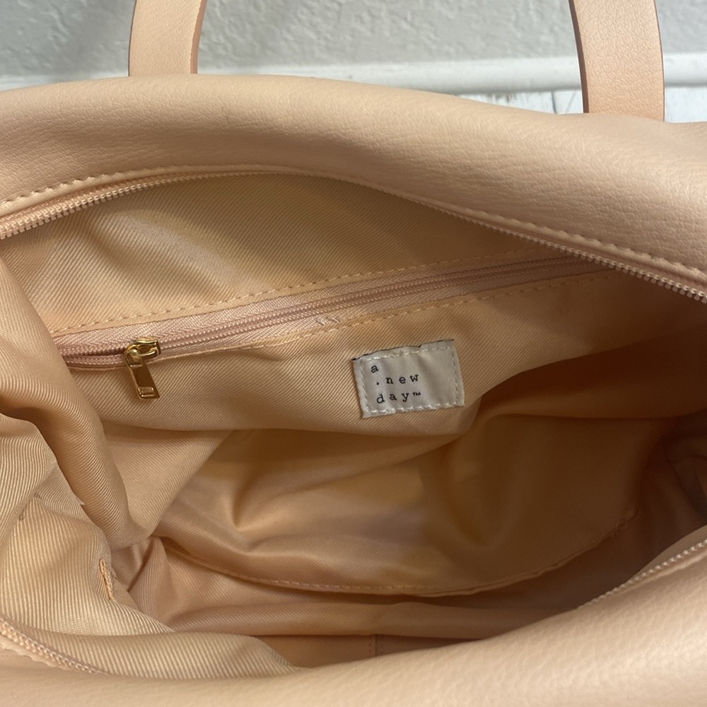 NWOT Pink satchel / Crossbody/ Shoulder bag with matching Sunglasses Case - Picture 6 of 11